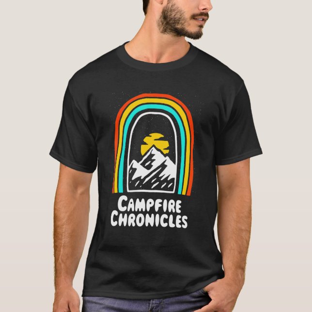 Campfire Chronicles Wildlife Camping Outdoor Campe T Shirt (Framsida)