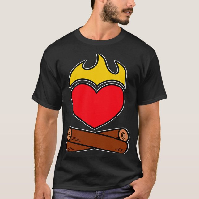 Campfire Heart Love Flames Camper Outdoor Family T Shirt (Framsida)