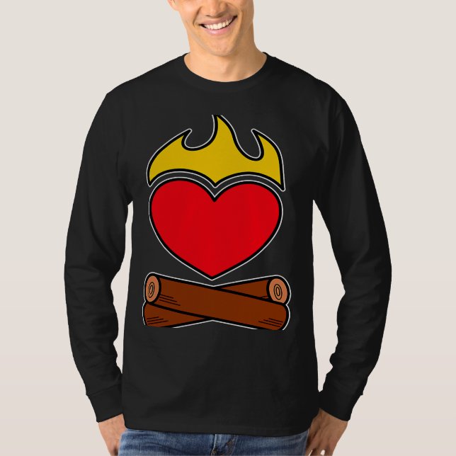 Campfire Heart Love Flames Camper Outdoor Family T Shirt (Framsida)