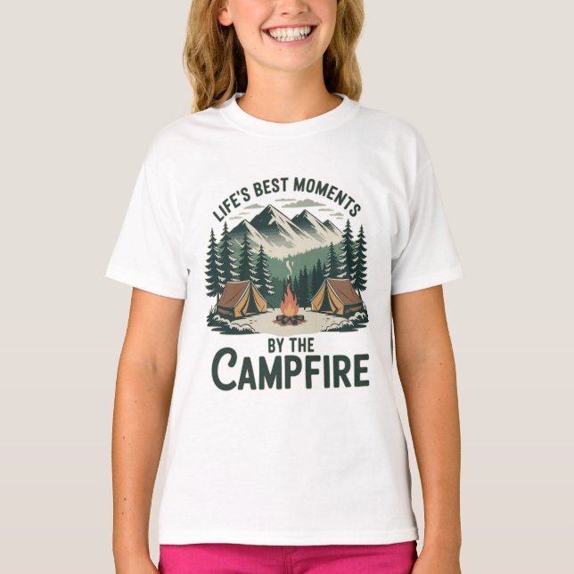 Campfire Moments - Girls’ Tents & Mountains Kids’ T Shirt (Framsida)