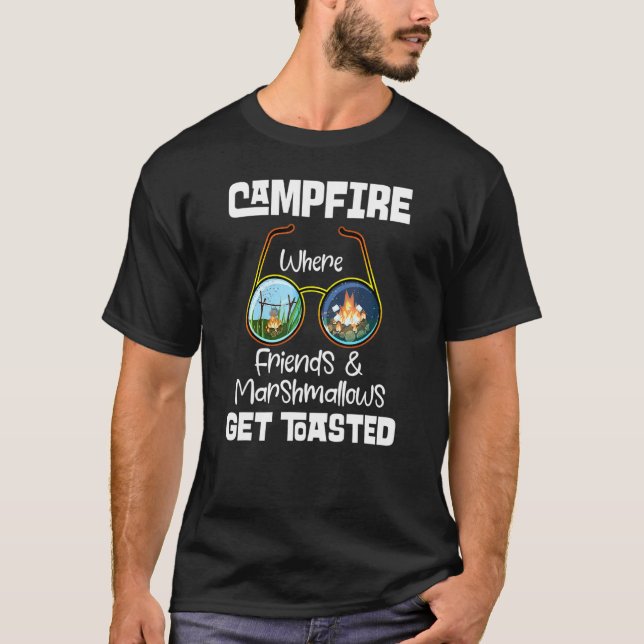 Campfire where Friends Marshmallow Get Tosted Cam T Shirt (Framsida)