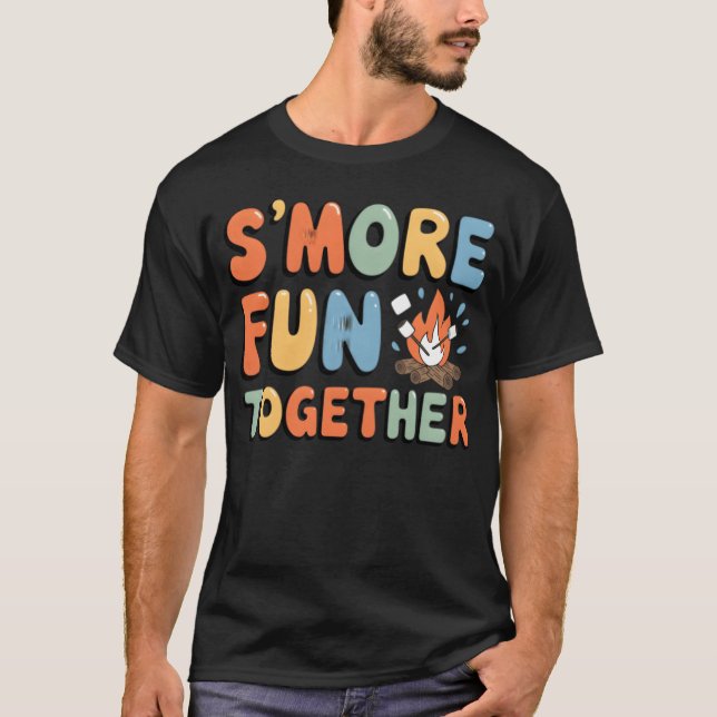 Camping Adventure Designs rolig T Shirt (Framsida)
