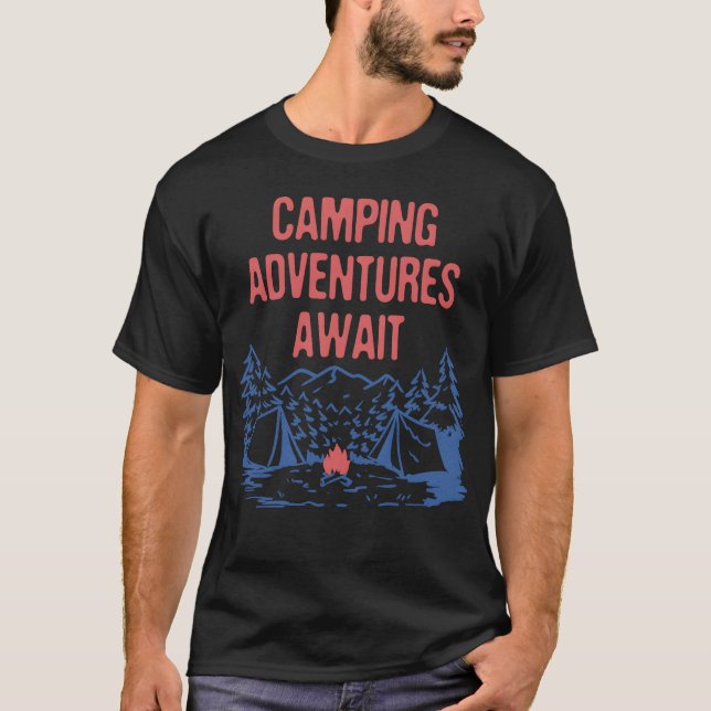 Camping Adventures Await Camper Vacation Camp fami T Shirt (Framsida)