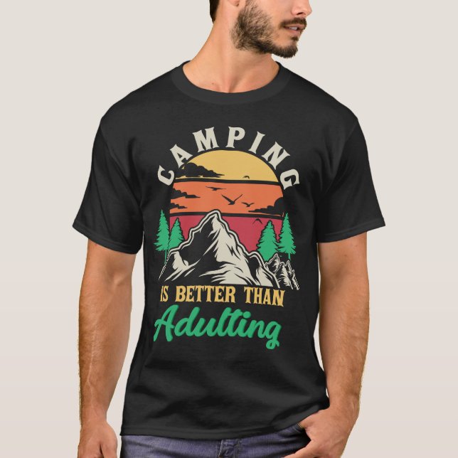 Camping är bättre än adulting t shirt (Framsida)