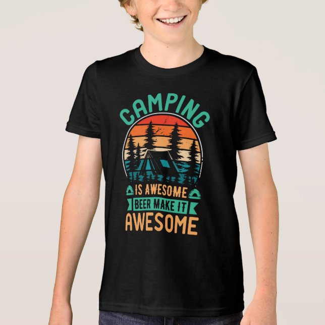 Camping är fantastiskt öl gör det fantastiskt t shirt (Framsida)
