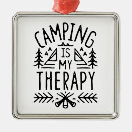 Camping är min terapeutiska skog. julgransprydnad metall