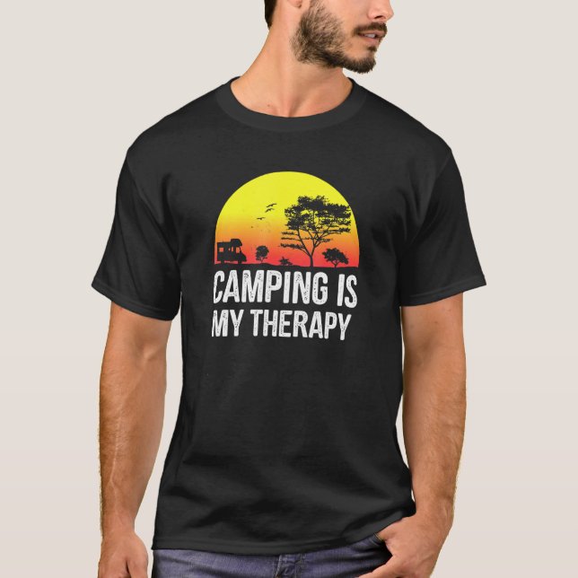 Camping är min terapi - Camping T Shirt (Framsida)