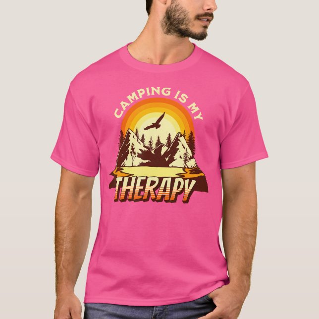 Camping är min terapi - Lustigt retro-kök T Shirt (Framsida)