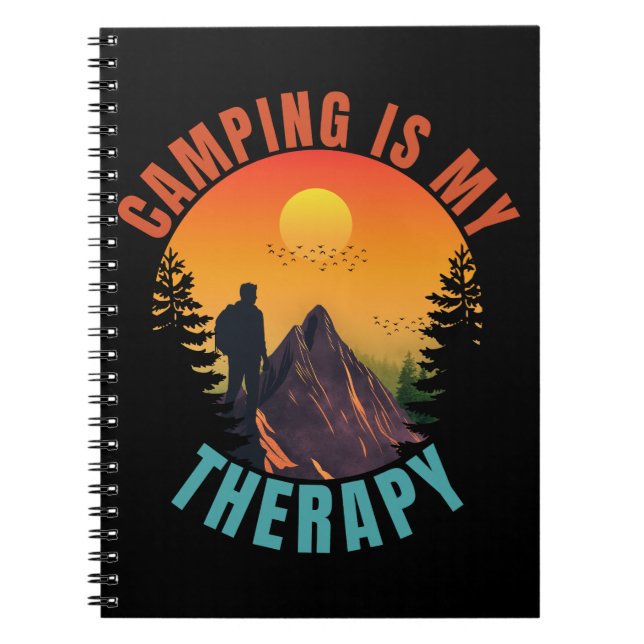 Camping är min terapi present för utomhus semester anteckningsbok (Framsidan)