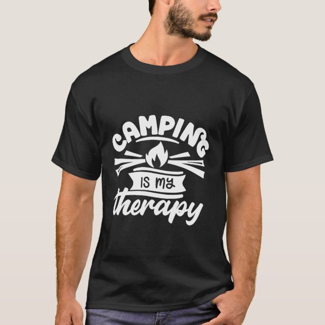 Camping är min terapi T-Shirt (Framsida)