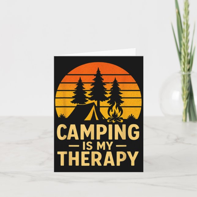 Camping är terapi design _ rolig utomhus lägereld kort (Framsida)
