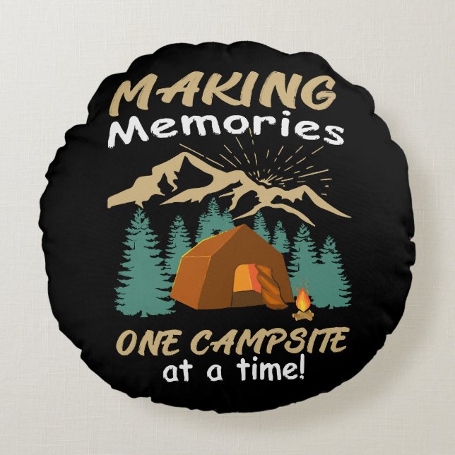 CAMPING Att skapa minnen Rund Kudde (Framsidan)