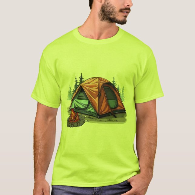 Camping by tält in grönt nature t shirt (Framsida)