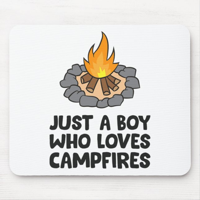 Camping Eld En Pojke Som älskar lägereldar Musmatta (Framsidan)