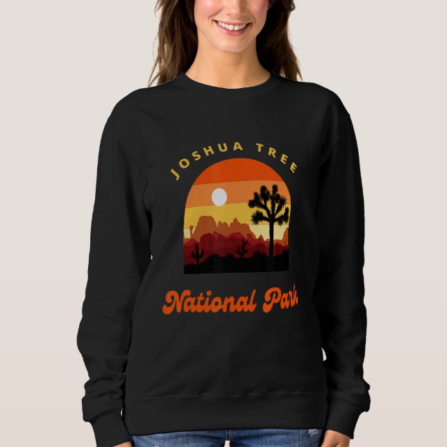 Camping Hike Explore Joshua Träd nationalpark T Shirt (Framsida)