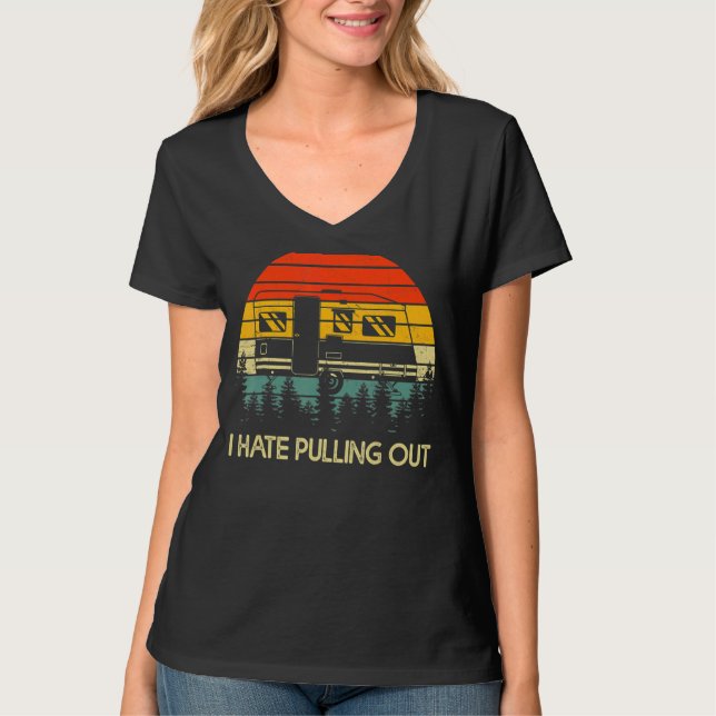 Camping I Hate Pulling Out Retro Travel Trailer T Shirt (Framsida)