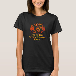 Camping i skogen utanför staden Träcampare Skogsva T Shirt