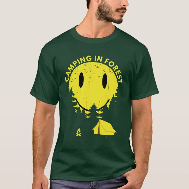 Camping in Forest Funny Camp Camper Gift T Shirt (Framsida)
