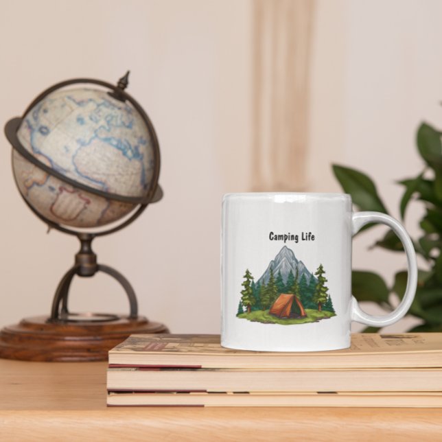 Camping Life, med en tält i skogen-ryggsäck Kaffemugg (Skapare uppladdad)