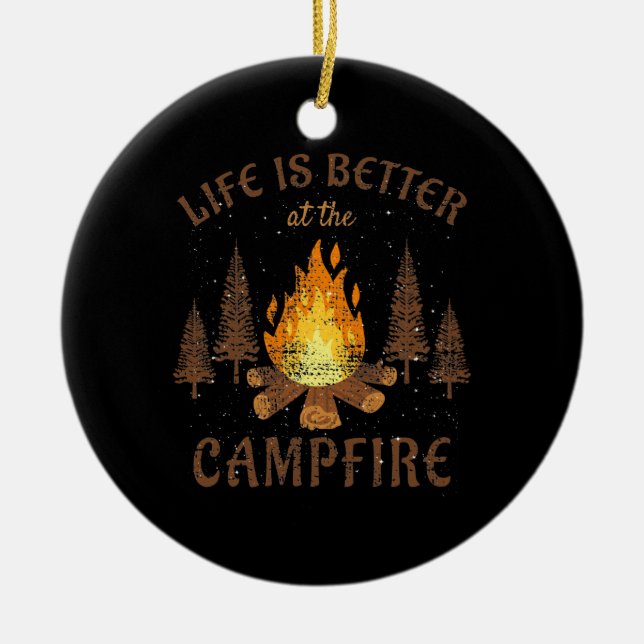 Camping - Livet är bättre i Campfire Julgransprydnad Keramik (Framsidan)