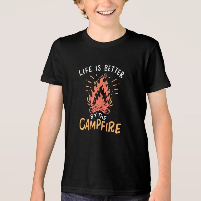Camping - Livet är bättre i Campfire T Shirt (Framsida)