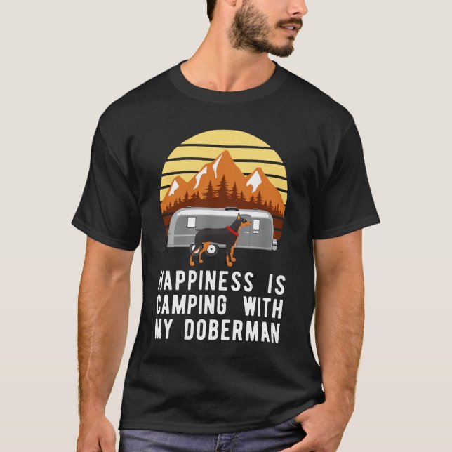 Camping med dobermann, hundägare camper t shirt (Framsida)