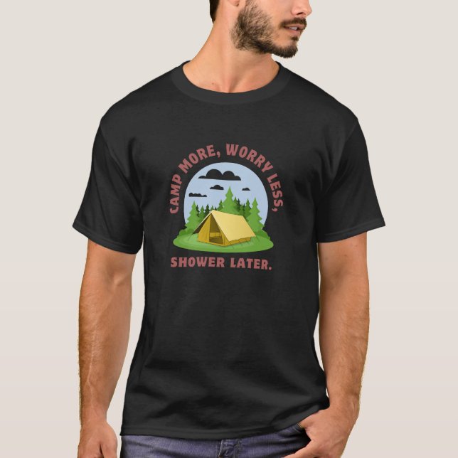 CAMPING MER, OROA MINDRE, DUSCHA SENARE. – CAMPING T SHIRT (Framsida)