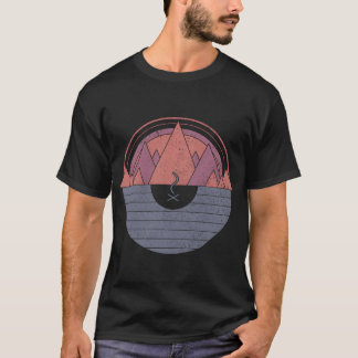 Camping Minimal Mountains Scout Camper Outr flicka T Shirt