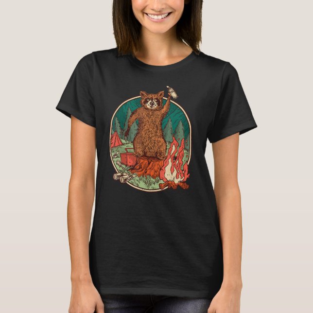Camping Racoon Campfire Hiking Bushcraft Camper T Shirt (Framsida)