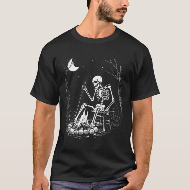 Camping Skeleton Bones Halloween Forest Campfire G T Shirt (Framsida)