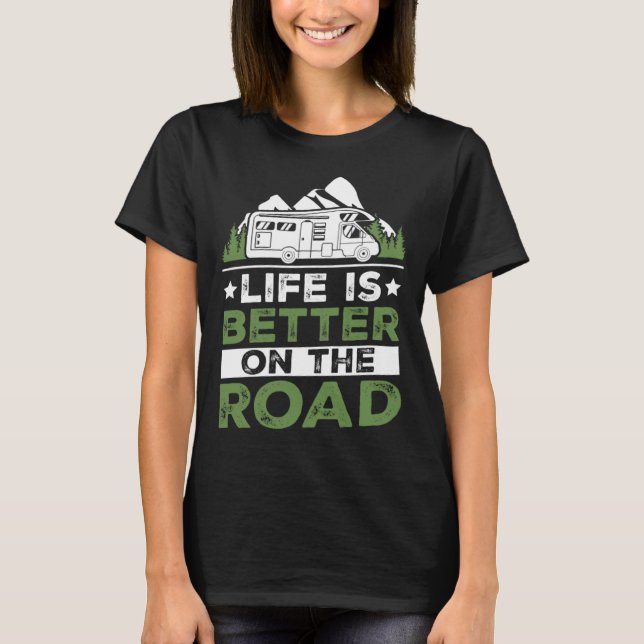 Camping Trailer On The Road Camper T Shirt (Framsida)