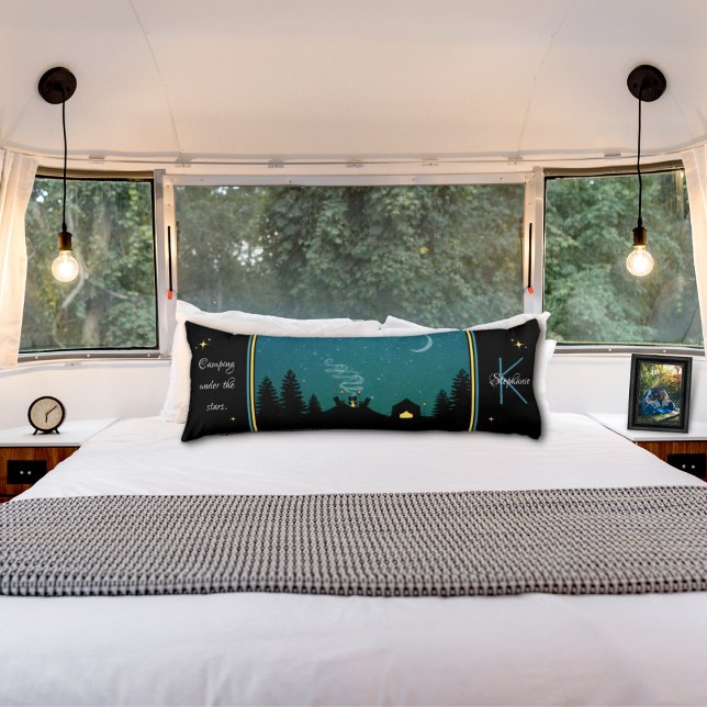 Camping under Stars Monogram Kroppskudde (Skapare uppladdad)