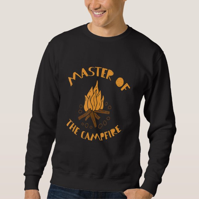Camping Utomhusdesigns Mästare på lägerelden 1 Lång Ärmad Tröja (Framsida)
