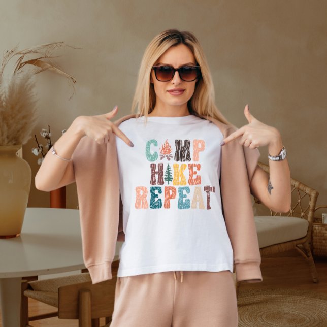 Camping vandring upprepning t shirt (Skapare uppladdad)