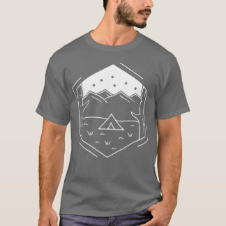 Camping vid foten av bergflickan t shirt