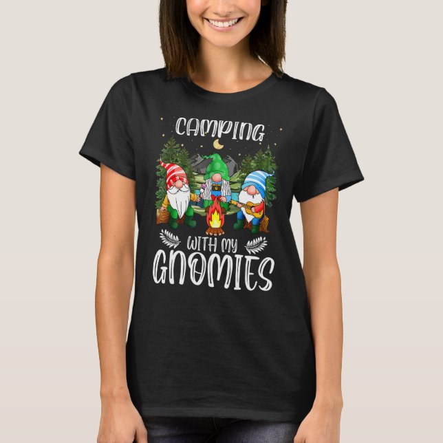 Camping with My Gnomes Campfire Lycklig Camper Cam T Shirt (Framsida)