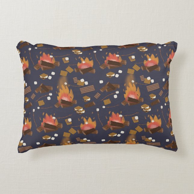 Campingbrand utomhus Äventyr och marmallow Prydnadskudde (Framsidan)