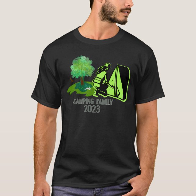 campingfamilj 2023 rolig t shirt (Framsida)