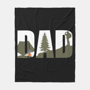 Campingkameran pappa lycklig utanför camping fleecefilt