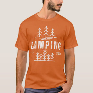 Campingkläder av ZamTilla för äventyrsentusiaster T Shirt
