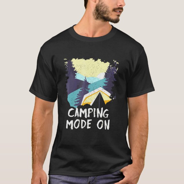 Campingläge på utomhusnaturen av vilda djur t shirt (Framsida)