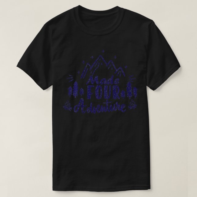 Campingtema för Kids 4e födelsedagen Party Made 4  T Shirt (Design framsida)