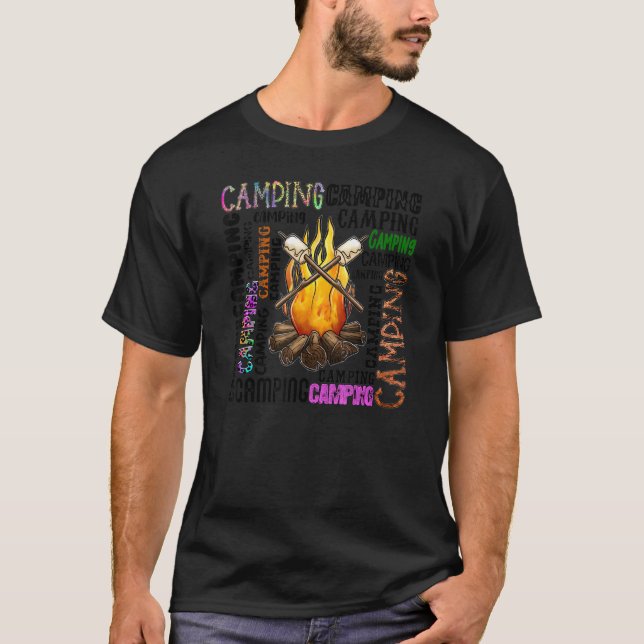 Campingtipografi Lycklig Camper Camping Life Camp T Shirt (Framsida)