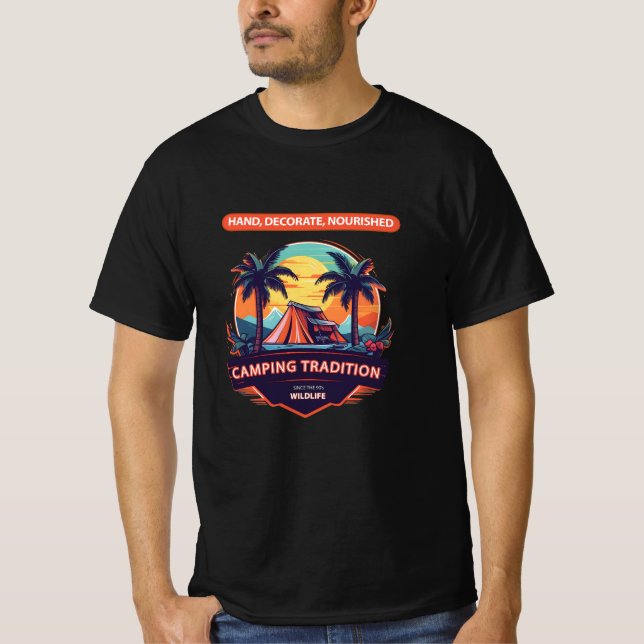 Campingtradition: Solnedgång Äventyr under PalmTre T Shirt (Framsida)