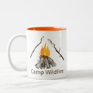 Campire med Toasting Marshmallow Anpassningsbar Mu Två-Tonad Mugg