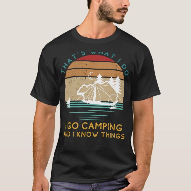 Campsite Sage: Äventyr & Wisdom Roligt Tee for Out (Framsida)