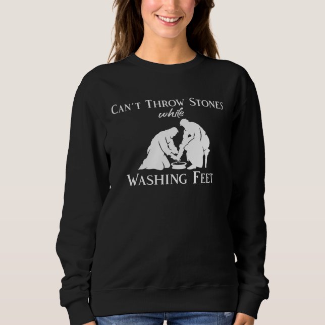 Can t Throw Stones While Washing Feet T Shirt (Framsida)