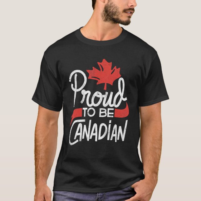 Canada Day Celebration Proud to be Canadian Maple  T Shirt (Framsida)