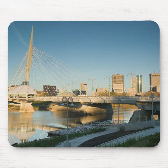 CANADA, Manitoba, Winnipeg: Esplanet Riel Musmatta (Framsidan)