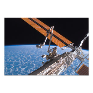 Canadarm2en och den sol- samlingpanelvingar fototryck